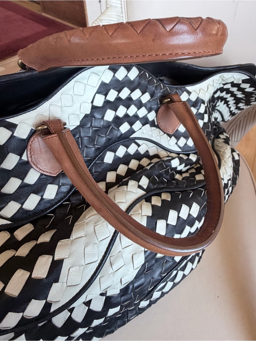 BOTTEGA VENETA Vintage Wavy Intrecciato Napa Leather Basket Tote. XL. Like New. - Picture 13 of 14